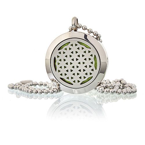 Collar con medallón redondo plateado de 25 mm con diseño calado de flor de la vida
