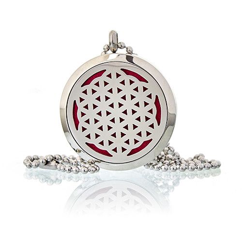 Collar con medallón redondo plateado de 30 mm con diseño calado de flor de la vida